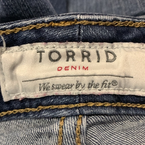 Torrid Jean shorts size 24 - Picture 3 of 4
